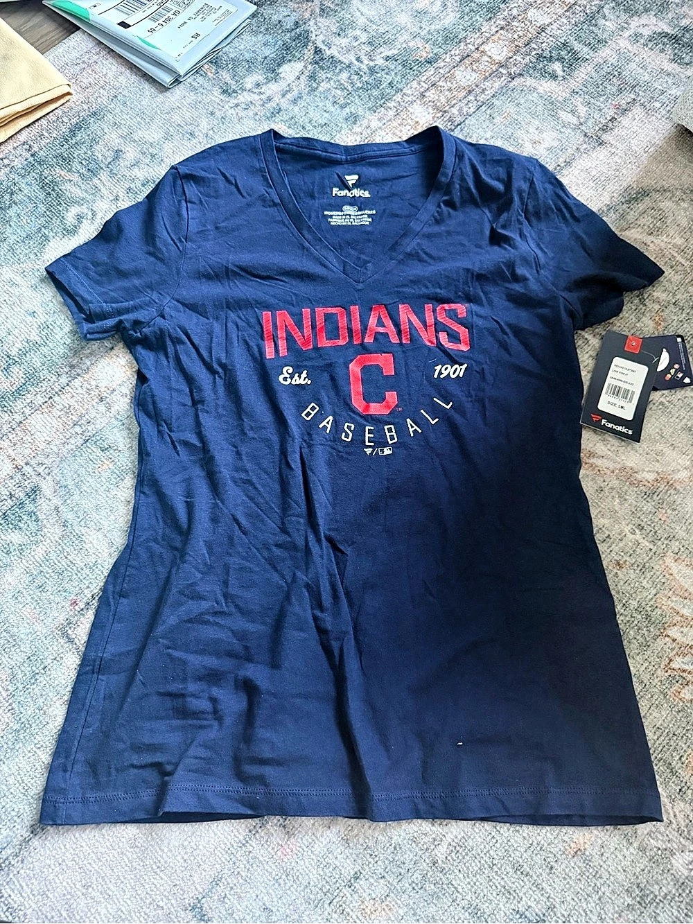 Fanatics Cleveland Indians MLB Live For It V-Neck T-Shirt Blue & Red Small